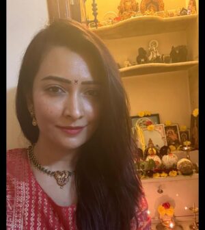 Radhika Pandit Instagram - ಗಣೇಶ ಚತುರ್ಥಿಯ ಹಾರ್ದಿಕ ಶುಭಾಶಯಗಳು 🙏

Ganesh Chaturthi at Amma mane.. 
From Vaina dori to Patholi, Modaka, Chakli, nevri, phodi to ambado kaarate ghassi.. we had it all. 
Help from little hands, hearts and tummy full 😍
Wishing all of you a very happy Ganesh Chaturthi! 
❤️🧿

#radhikapandit #nimmaRP