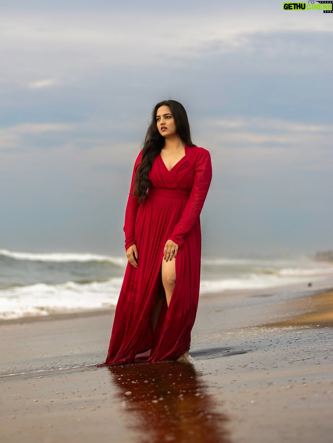 Radhika Preeti - 19.9K Likes - ❤️🪄

#radhikapreethi #radhi #rp #beach #insta #instapic #kollywood #tollywood #sandalwood #red