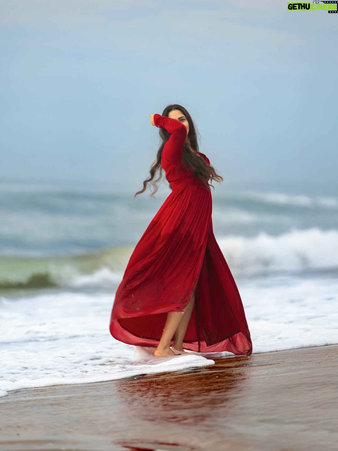 Radhika Preeti - 19.9K Likes - ❤️🪄

#radhikapreethi #radhi #rp #beach #insta #instapic #kollywood #tollywood #sandalwood #red