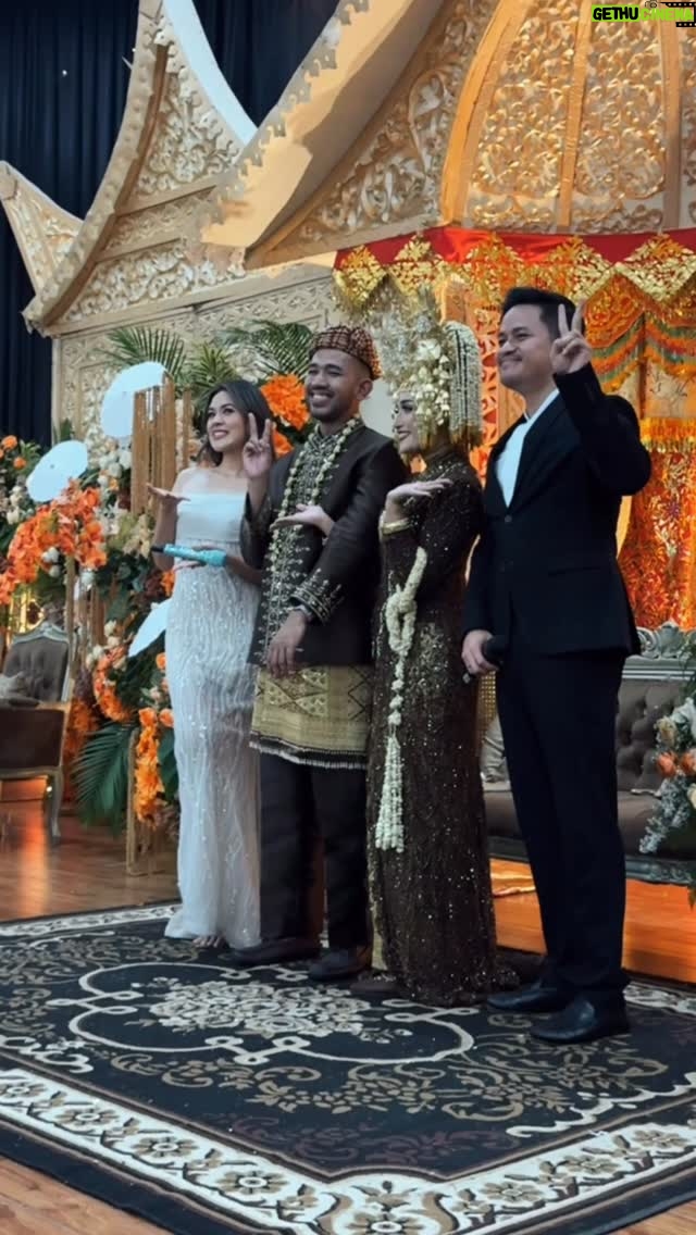 Raisa Andriana - 185.3K Likes - abis kegemesan liat contentnya langsung aja aku sama @barsenabest samperin ke nikahannya @alintizaf & @febriiyosan, next siapa lagi yaa? 🤭