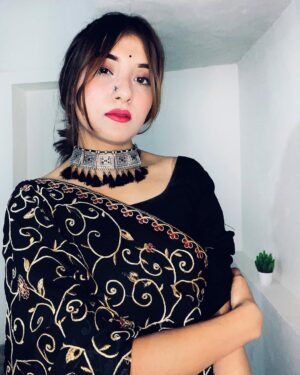 Rakhi Chaudhary Instagram - Whatās ur fav colour ?š¤š„
.
.
.
.
#black #blacklove #blacklover #picoftheday #pic #photography #photo #photoshoot #photooftheday #smile #poses #positivevibes #mahoba #model #explore #expression #makeupartist #makeup #instagram #instagood #hashtag #cute #followforfollowback #likeforlikes #dresses #dress #fashionblogger #fashionista