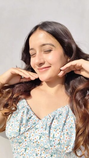 Rakhi Chaudhary Instagram - #AD ☀️ Protect your skin with @pondsindia Sun Miracle SPF 50 PA   , offering UV protection, a fresh glow, and niacinamide benefits for even-toned, bright skin. Say goodbye to sun damage and hello to healthy skin! 💖 #PONDSIndia #SPFProtection #GlowAndProtect #Sunscreen #Skincare 

[POND’S Sun Miracle, POND’S India, SPF 50, PA   , UV protection, fresh glow, niacinamide benefits, even-toned skin, bright skin, sun damage prevention, skincare, sunscreen, glow and protect, POND’S skincare, SPF protection.]