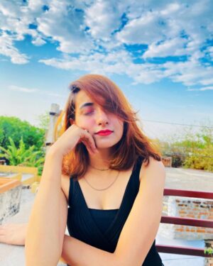 Rakhi Chaudhary Instagram - Just Close Your Eyes And....Yess, Smile naaa Yarrrrr!!!!!ā£ļøšš¦
.
.
.
.
.
.
.
#love #lovequotes #alonequotes #instagood #photography #photooftheday #pictureoftheday #pic #picsart #black #smile #dresses #dressup #fashion #fashionblogger #fashionista #makeup #makeupartist #mahoba #instagram #instadaily #instalike #hashtag #bollywood #hollywood #newpost #liketime #ruhiii #brokenheart