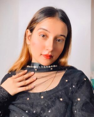 Rakhi Chaudhary Instagram - Arey yaar yeh obsession bhi naā¦ufff!!!š¤šš«£
.
.
.
.
.
.
.
.
.
.
.
.
.
#black #blacklove #dresses #love #suit #ruhiii #lovequotes #instagood #instagram #explore #photooftheday #pics #follow #likesforlike #like #hashtag #smile #fashion #fashionblogger #mahoba #picture