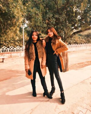 Rakhi Chaudhary Instagram - Kuchh to hai tujhse raabta š¤š
.
#love #bffgoals #bestoftheday #bestfriends #bffsā¤ļø #bffquotes #bffgoals #loveit #mahoba #modeling #fashionablelife #fashionable #fashiondesigner #fashionstyle #instagood #instalike #instaphoto #instagram #hashtags #hollywood #hotmodel #twins #follow4followback #follower #likeforlikes #likeforlikeback