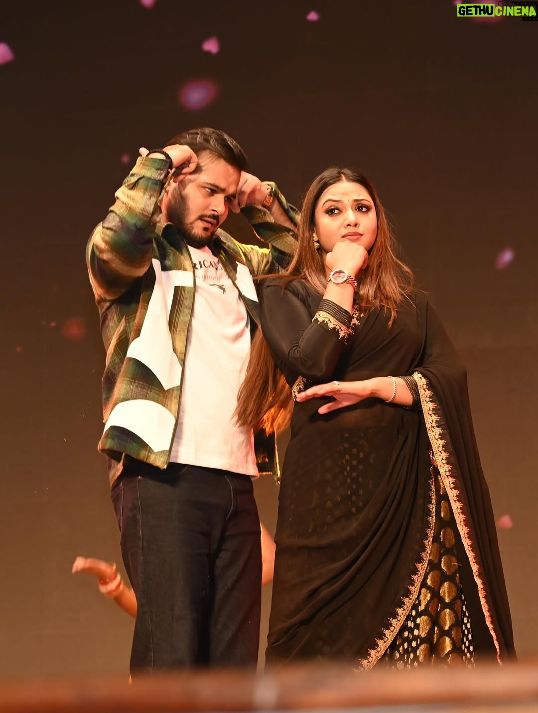 Raksha Gupta - 7.9K Likes - My show “Shikhar Presents Mahua Surveer” — Produced by @yashifilms.official and the visionary duo @abhaysinha181 Sir & @tiwaripankajkumar Sir @kdsjdev sir — wasn’t just a launch event; it was a statement — a reflection of belief, resilience, and unshakable faith.
Sharing the stage with icons like @gopalrai999 sir, @ravikishann sir, @khesari_yadav sir @singhakshara ji @arvindakelakallu ji, @rakeshmishra_official ji @_meghashree_official_ ji @prasun.y sir, @rohitboseroy sir, @thakur_anoopsingh sir @aaryan_babu_little_actor, @rj_vijeta ji and @bibbijendrasingh ji was more than an honour — it was destiny reminding me that hard work never goes unnoticed.
To those who dislike or judge my success, I want to say this from the heart —
(When people closed a thousand doors, God opened millions.)
Every obstacle, every criticism, every closed door only made me stronger. Because I’ve learned — when you trust your effort and your purpose, no negativity can dim your light.
This journey isn’t about proving anyone wrong; it’s about proving that faith, focus, and persistence always win. I’m deeply thankful to my team, my supporters, and everyone who believed in the vision of this show.
#ShikharPresentsMahuaSurveer #YashiFilms #AbhaySinha #PankajSir #SuccessJourney #FaithAndFocus #RiseAboveNegativity #Gratitude #Inspiration #rakshagupta #rakshaguptaofficial #raksharules
