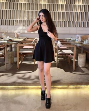 Ramy Instagram - Those red flags be heart shaped tho🚩❤️❤️
Heels @shoplittlebox_india 

📍 @julietteristorante @connektingdotsindia
