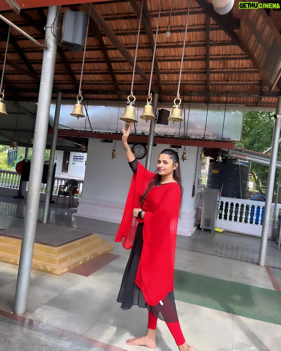 Ramya Joo - 110.9K Likes - Nalla iruppom Nalla iruppom 
Ellarum nalla iruppom …😊❤️🤌🏻