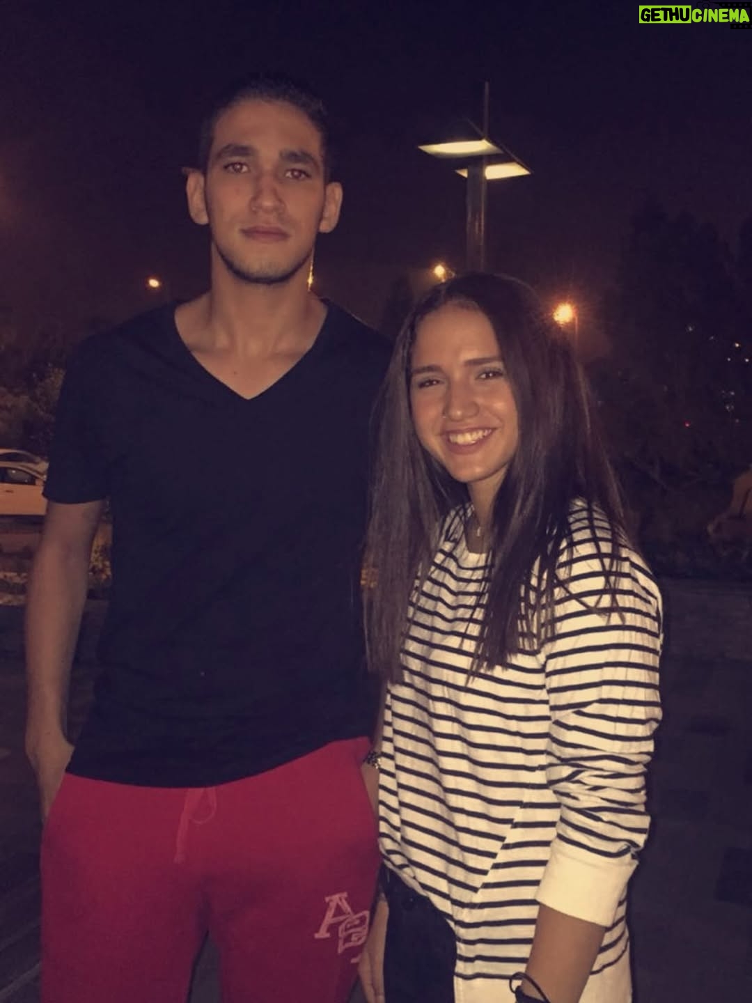 Rana Raeis - 157.8K Likes - ‎كانت طفولتي معه..

‎كبرنا معًا،
‎ خطوة بخطوة، 
‎كأن الحياة رتّبت لنا دروبها منذ البداية.

‎واليوم، هو بجانبي... حبيبي.
‎لم يعد ذلك الطفل ،
‎بل الرجل الذي تحتضن روحي حضوره،
‎وتطمئن كلّ خلاياي في صوته.

كل سنة و انت ‎رفيق عمري، وحبيب ايامي🤍