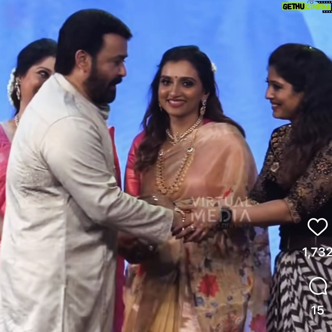 Ranjini Jose - 3K Likes - I’m out of words to express this moment ❤️

It was just surreal and I’m still reeling from this 

The heart to embrace every artist small or big comes from the largest of hearts and that speaks volumes about the legend @mohanlal 🙏🏽🙏🏽

Onnum ithil kooduthal parayaan kazhiyunnilla 

Nanni mathram ❤️😍🙏🏽