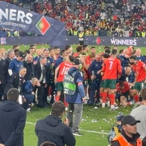 Raquel Jacob Instagram - 🏆 Campeões!
Depois de tanto esforço, dedicação e momentos de superação, celebramos juntos mais uma conquista que ficará para sempre na nossa história e na história de Portugal. Orgulho imenso em ti – VENCEMOS, como sempre: com garra, paixão e união! 💪❤️
Este título é mais do que uma vitória… É o reflexo deste Maravilhoso País e da nossa Maravilhosa Gente! Somos Portugueses e Somos Grandes, Muito Grandes! Seremos sempre ORGULHOSAMENTE PORTUGUESES!