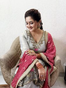 Actress Rashami Desai HD Photos and Wallpapers October 2025