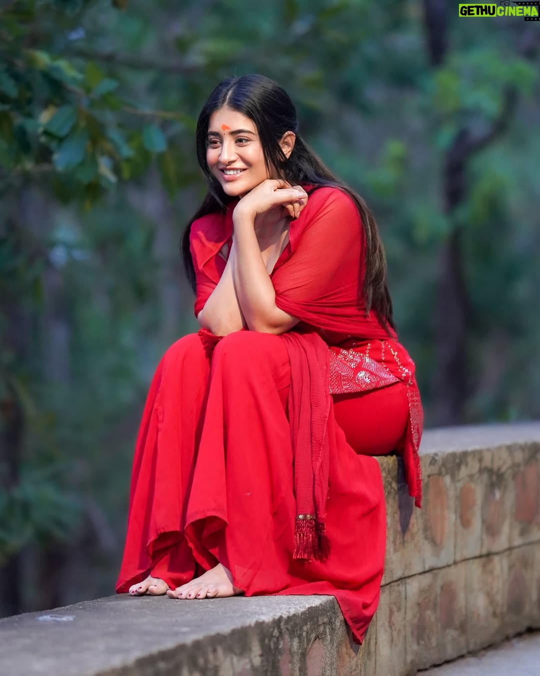 Rashi Singh - 460.7K Likes - leave a caption ♥️