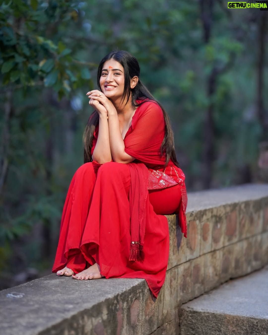 Rashi Singh - 460.7K Likes - leave a caption ♥️