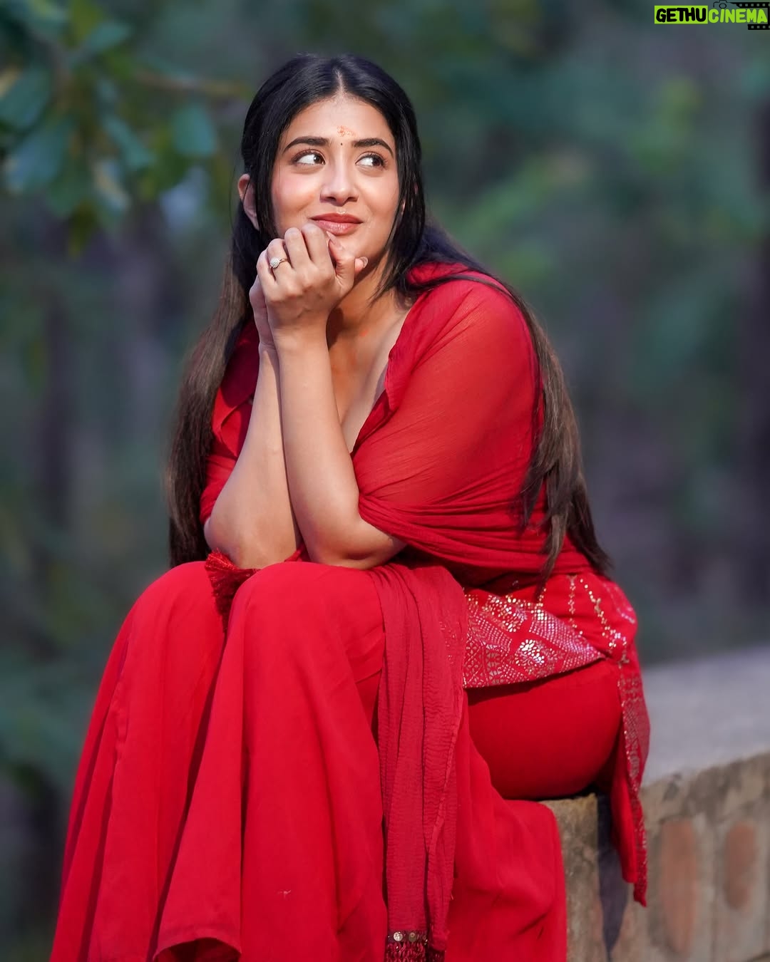 Rashi Singh - 460.7K Likes - leave a caption ♥️