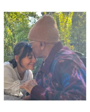 Rashida Jones Instagram - Happy Father’s Day to all the great dads holding it down in the world. Missing mine the most today. Papa I’m so grateful for your eternal love.