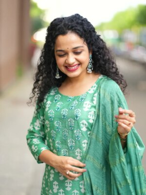 Rashmi Anpat Instagram - Dress season in full bloom🌸

.
#sundari  #photooftheday #trending #happyme #smile #positivevibes #goodhairdays #curlyhairgirl #rashmianpat