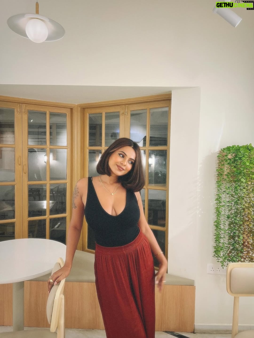 Rashmi Tanu - 3.4K Likes - Idc how much you can lift, if you can’t beat lust you’re still weak.
.
.
.
Outfit: @zara