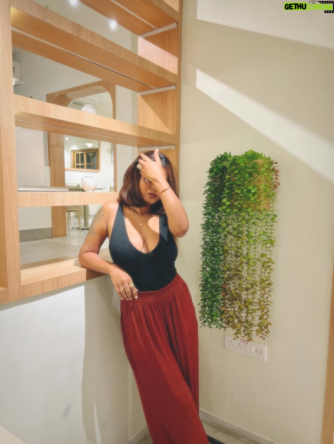 Rashmi Tanu - 3.4K Likes - Idc how much you can lift, if you can’t beat lust you’re still weak.
.
.
.
Outfit: @zara