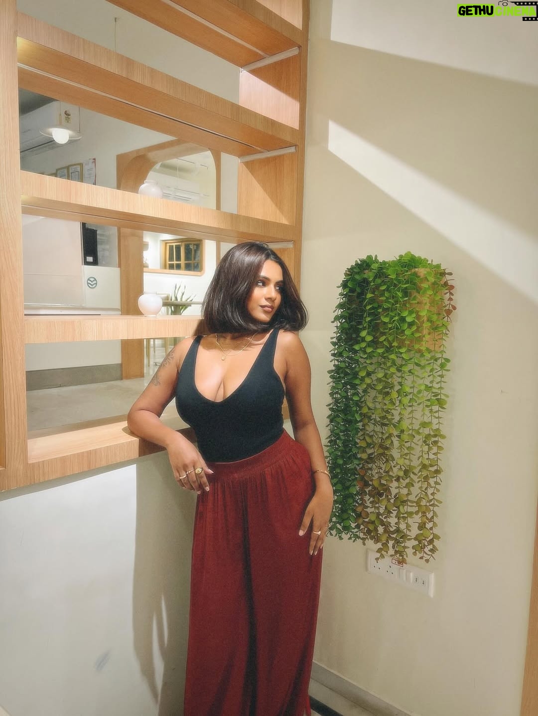 Rashmi Tanu - 3.4K Likes - Idc how much you can lift, if you can’t beat lust you’re still weak.
.
.
.
Outfit: @zara