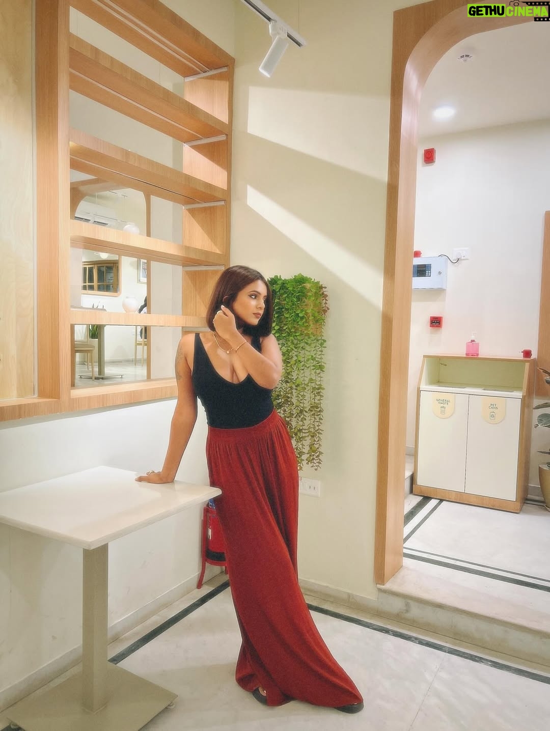Rashmi Tanu - 3.4K Likes - Idc how much you can lift, if you can’t beat lust you’re still weak.
.
.
.
Outfit: @zara