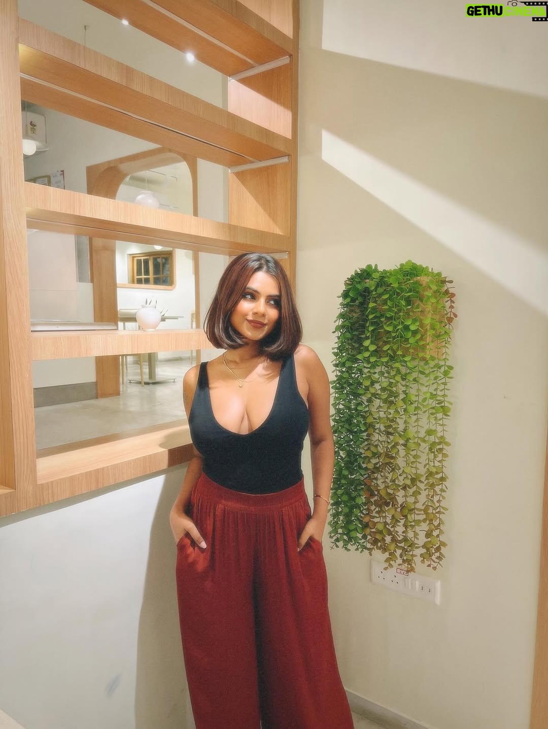 Rashmi Tanu - 3.4K Likes - Idc how much you can lift, if you can’t beat lust you’re still weak.
.
.
.
Outfit: @zara
