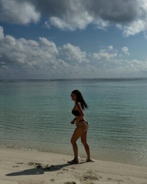 Ratu Felisha Instagram - Island girl 🌴