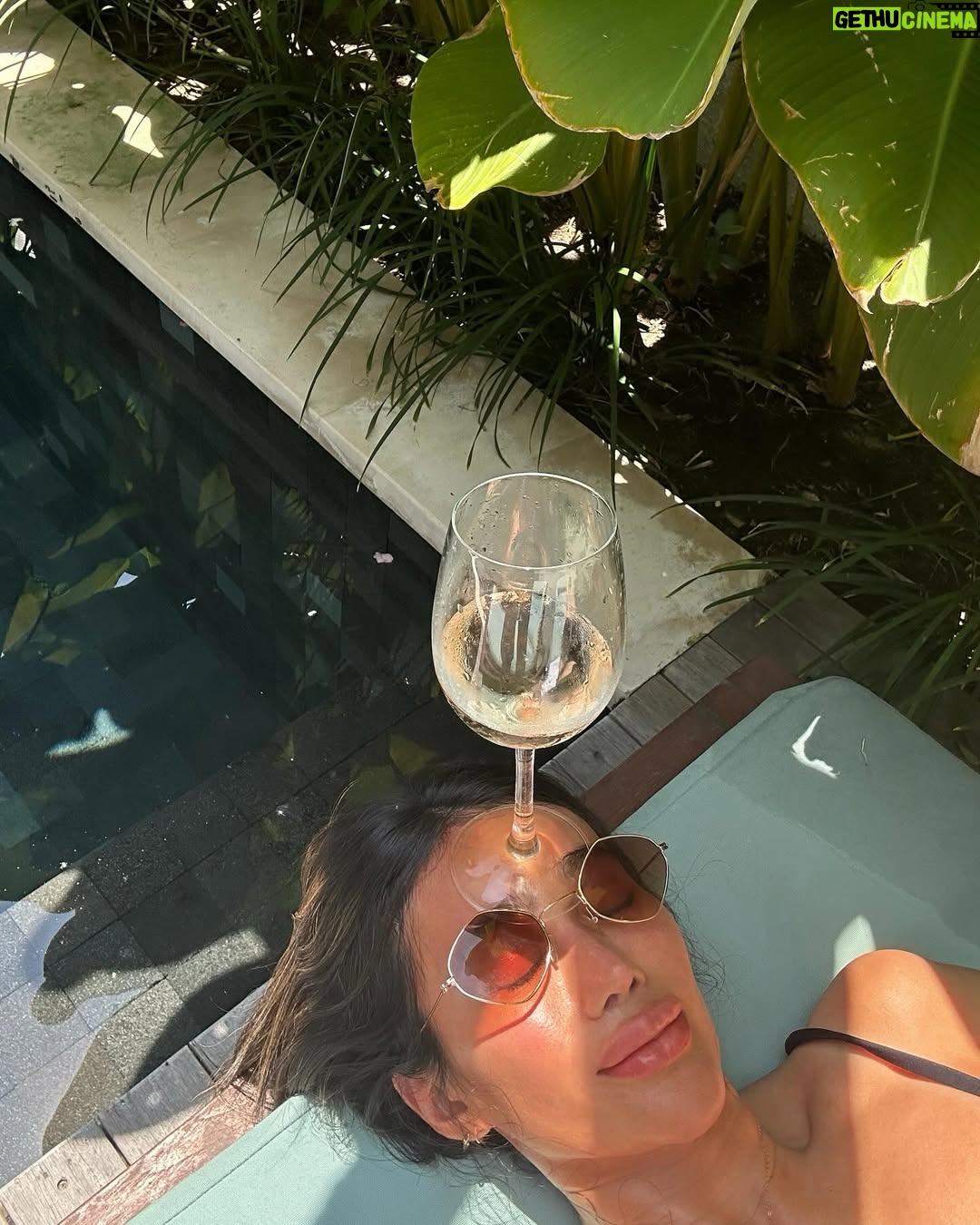 Ratu Felisha - 3 Likes - Just over here making salad in the tub witches witches @asteraseminyak @iniviehospitality 
#asteraseminyak #iniviehospitality