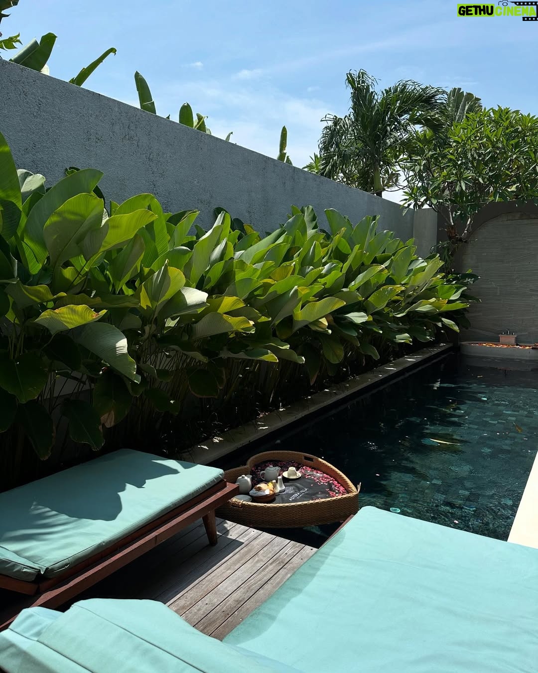Ratu Felisha - 3 Likes - Just over here making salad in the tub witches witches @asteraseminyak @iniviehospitality 
#asteraseminyak #iniviehospitality