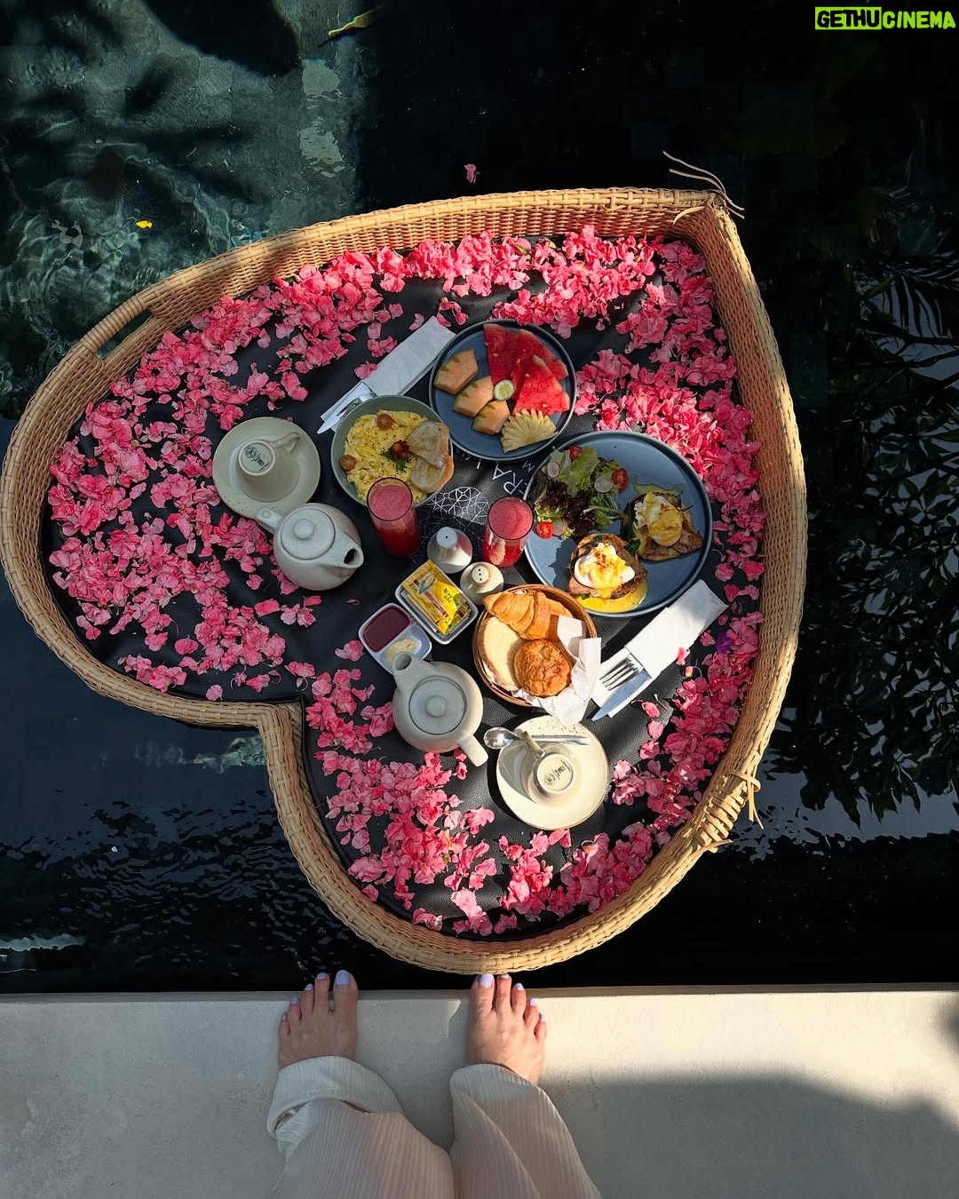 Ratu Felisha - 3 Likes - Just over here making salad in the tub witches witches @asteraseminyak @iniviehospitality 
#asteraseminyak #iniviehospitality