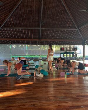 Ratu Felisha Instagram - At first, I thought becoming a yoga teacher would just be another milestone, something to tick off my bucket list. But after 200 hours @samastiyoga of asana, philosophy, and studying the human body, I realized it was so much more than that. 🧘🏻‍♀️

I’m beyond grateful for this experience. It wasn’t easy at the beginning, but every challenge was worth the growth.

A huge shoutout to all my teachers, thank you for waking my brain up from its long hibernation. You’ve challenged and inspired me in the best way possible. 

In the end, it’s not just about reaching the goal. It’s about the journey, and the beautiful friendships formed along the way. 🤍🦋🫶🏾
