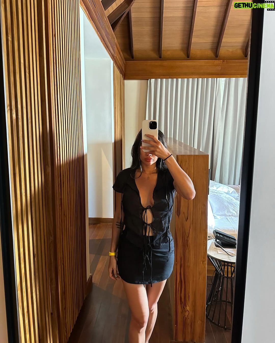 Ratu Felisha - 3 Likes - Island girl 🌴