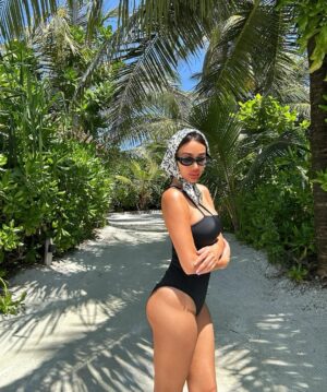 Ratu Felisha Instagram - Day 3 of the moanas life 🌺
@makarawear