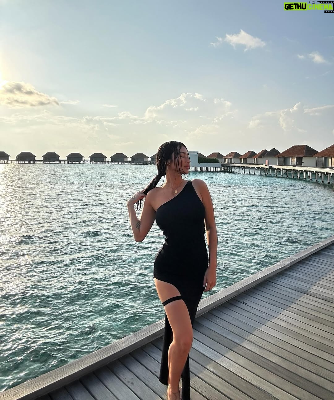 Ratu Felisha - 3 Likes - Day 3 of the moanas life 🌺
@makarawear