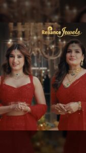 Actress Raveena Tandon HD Photos and Wallpapers October 2025