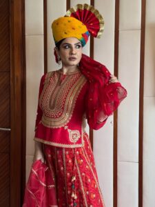 Actress Raveena Tandon HD Photos and Wallpapers September 2025