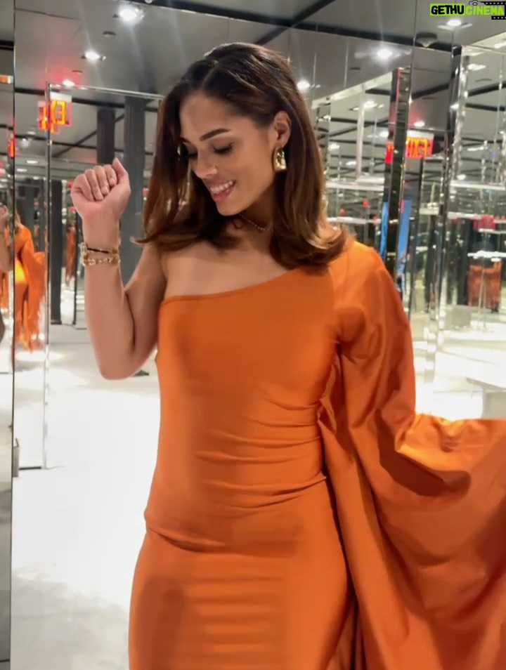 Ravyn Rochelle - 5.3K Likes - The glow hits different when you realize your power and start putting yourself first 🔥😮‍💨 

dress @fashionnova #nyfw #newyorkfashionweek #rockout