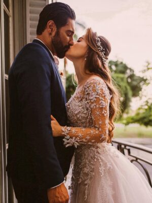 Rayanne Morais Instagram - 💍 2 anos. 2 votos 🫶🏻 1 propósito 🙏🏻

Deus transformou nossa história em testemunho e nos fez viver o extraordinário.
Somos a prova viva de que a verdade sempre se transforma em testemunho. Nada neste mundo, nem ninguém, pode parar ou anular os planos de Deus.
O inferno tentou, mas Deus transformou até as batalhas em instrumentos de vitória. A verdade se tornou testemunho da fidelidade do Senhor em nossas vidas.

Hoje entendemos: somos mais do que um casal, somos uma união de propósito. O extraordinário sempre esteve reservado para nós.

E aqui estamos, de mãos dadas, vivendo o nosso felizes para sempre.
Celebrando dois anos de casados de um amor com propósito, um amor que nasceu no coração de Deus. 💍

#moraispecoraro #alexandredultra #vidas #amor #Deus #uniaodepropositos #2anosdecasados #love #married #onlyone
