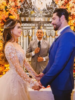 Rayanne Morais Instagram - 💍 2 anos. 2 votos 🫶🏻 1 propósito 🙏🏻

Deus transformou nossa história em testemunho e nos fez viver o extraordinário.
Somos a prova viva de que a verdade sempre se transforma em testemunho. Nada neste mundo, nem ninguém, pode parar ou anular os planos de Deus.
O inferno tentou, mas Deus transformou até as batalhas em instrumentos de vitória. A verdade se tornou testemunho da fidelidade do Senhor em nossas vidas.

Hoje entendemos: somos mais do que um casal, somos uma união de propósito. O extraordinário sempre esteve reservado para nós.

E aqui estamos, de mãos dadas, vivendo o nosso felizes para sempre.
Celebrando dois anos de casados de um amor com propósito, um amor que nasceu no coração de Deus. 💍

#moraispecoraro #alexandredultra #vidas #amor #Deus #uniaodepropositos #2anosdecasados #love #married #onlyone