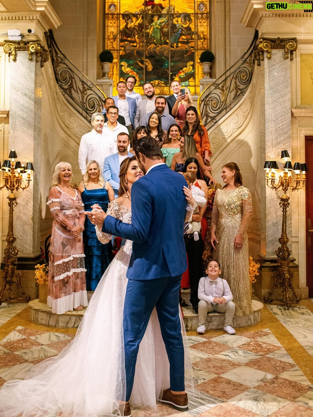 Rayanne Morais - 52K Likes - 💍 2 anos. 2 votos 🫶🏻 1 propósito 🙏🏻

Deus transformou nossa história em testemunho e nos fez viver o extraordinário.
Somos a prova viva de que a verdade sempre se transforma em testemunho. Nada neste mundo, nem ninguém, pode parar ou anular os planos de Deus.
O inferno tentou, mas Deus transformou até as batalhas em instrumentos de vitória. A verdade se tornou testemunho da fidelidade do Senhor em nossas vidas.

Hoje entendemos: somos mais do que um casal, somos uma união de propósito. O extraordinário sempre esteve reservado para nós.

E aqui estamos, de mãos dadas, vivendo o nosso felizes para sempre.
Celebrando dois anos de casados de um amor com propósito, um amor que nasceu no coração de Deus. 💍

#moraispecoraro #alexandredultra #vidas #amor #Deus #uniaodepropositos #2anosdecasados #love #married #onlyone