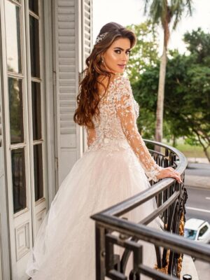 Rayanne Morais Instagram - 💍 2 anos. 2 votos 🫶🏻 1 propósito 🙏🏻

Deus transformou nossa história em testemunho e nos fez viver o extraordinário.
Somos a prova viva de que a verdade sempre se transforma em testemunho. Nada neste mundo, nem ninguém, pode parar ou anular os planos de Deus.
O inferno tentou, mas Deus transformou até as batalhas em instrumentos de vitória. A verdade se tornou testemunho da fidelidade do Senhor em nossas vidas.

Hoje entendemos: somos mais do que um casal, somos uma união de propósito. O extraordinário sempre esteve reservado para nós.

E aqui estamos, de mãos dadas, vivendo o nosso felizes para sempre.
Celebrando dois anos de casados de um amor com propósito, um amor que nasceu no coração de Deus. 💍

#moraispecoraro #alexandredultra #vidas #amor #Deus #uniaodepropositos #2anosdecasados #love #married #onlyone