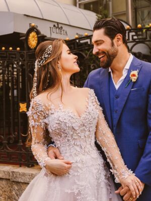 Rayanne Morais Instagram - 💍 2 anos. 2 votos 🫶🏻 1 propósito 🙏🏻

Deus transformou nossa história em testemunho e nos fez viver o extraordinário.
Somos a prova viva de que a verdade sempre se transforma em testemunho. Nada neste mundo, nem ninguém, pode parar ou anular os planos de Deus.
O inferno tentou, mas Deus transformou até as batalhas em instrumentos de vitória. A verdade se tornou testemunho da fidelidade do Senhor em nossas vidas.

Hoje entendemos: somos mais do que um casal, somos uma união de propósito. O extraordinário sempre esteve reservado para nós.

E aqui estamos, de mãos dadas, vivendo o nosso felizes para sempre.
Celebrando dois anos de casados de um amor com propósito, um amor que nasceu no coração de Deus. 💍

#moraispecoraro #alexandredultra #vidas #amor #Deus #uniaodepropositos #2anosdecasados #love #married #onlyone