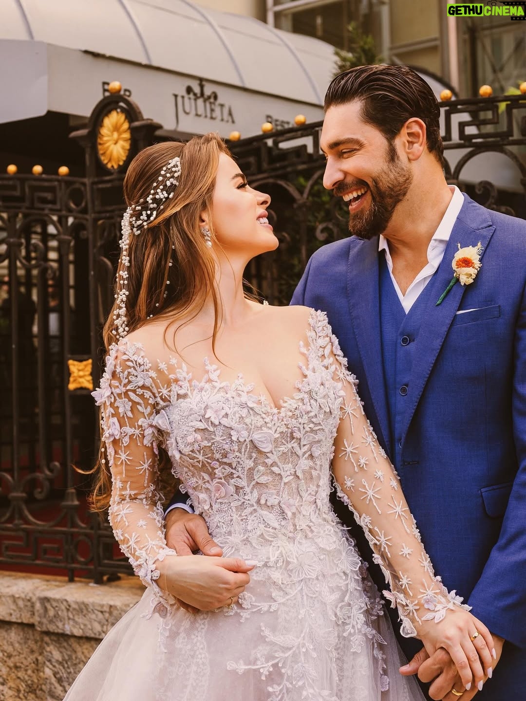 Rayanne Morais - 52K Likes - 💍 2 anos. 2 votos 🫶🏻 1 propósito 🙏🏻

Deus transformou nossa história em testemunho e nos fez viver o extraordinário.
Somos a prova viva de que a verdade sempre se transforma em testemunho. Nada neste mundo, nem ninguém, pode parar ou anular os planos de Deus.
O inferno tentou, mas Deus transformou até as batalhas em instrumentos de vitória. A verdade se tornou testemunho da fidelidade do Senhor em nossas vidas.

Hoje entendemos: somos mais do que um casal, somos uma união de propósito. O extraordinário sempre esteve reservado para nós.

E aqui estamos, de mãos dadas, vivendo o nosso felizes para sempre.
Celebrando dois anos de casados de um amor com propósito, um amor que nasceu no coração de Deus. 💍

#moraispecoraro #alexandredultra #vidas #amor #Deus #uniaodepropositos #2anosdecasados #love #married #onlyone