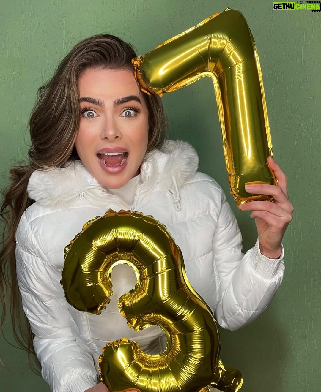 Rayanne Morais - 12.5K Likes - 37 voltas ao sol ☀️🎂
Com muito amor, com muita alegria e com o coração transbordando de gratidão.
Essas são as minhas fotos de aniversário — com afeto, com conexão, 😜. 
E com Deus no centro de tudo, como sempre foi, como sempre será.

Que venham novos ciclos, novas bênçãos, e muitos outros momentos assim: cheios de amor real. 💛✨

# niver #birthday #familia #amor #deus
