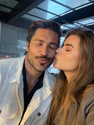 Rayanne Morais Instagram - Voltamos para o mundo real, mas ainda não estamos completamente de volta à nossa vida cotidiana. Em breve, teremos muitas novidades incríveis para vocês! Agradecemos a todos pelo apoio e carinho durante essa jornada. Gratidão por tudo! 🥰❤️