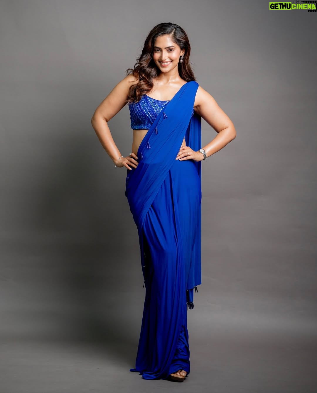 Reba Monica John - 170.5K Likes - 🦋💙

Make up @makeuphairbyrahul 
Hair @ravi_pasupuleti 
Styling @manogna_gollapudi 
Saree @manikananda 

#sareenotsorry