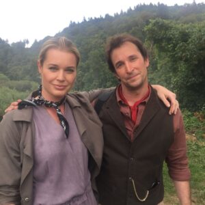 Rebecca Romijn Instagram - I’m late to The Pitt party! Congrats on your well deserved Emmy win last week, @therealnoahwyle!