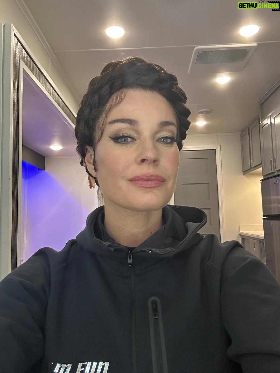 Rebecca Romijn - 13.5K Likes - Season Three ✅ A huge thank you to the incredible cast and crew for another great season, here’s to Season Four! 🖖