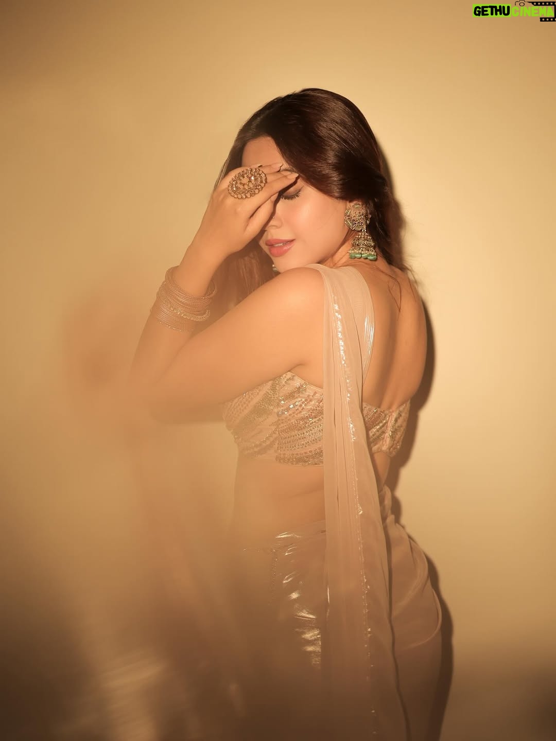 Reem Shaikh - 258.8K Likes - Naina bole re karaare chatkaare ✨
