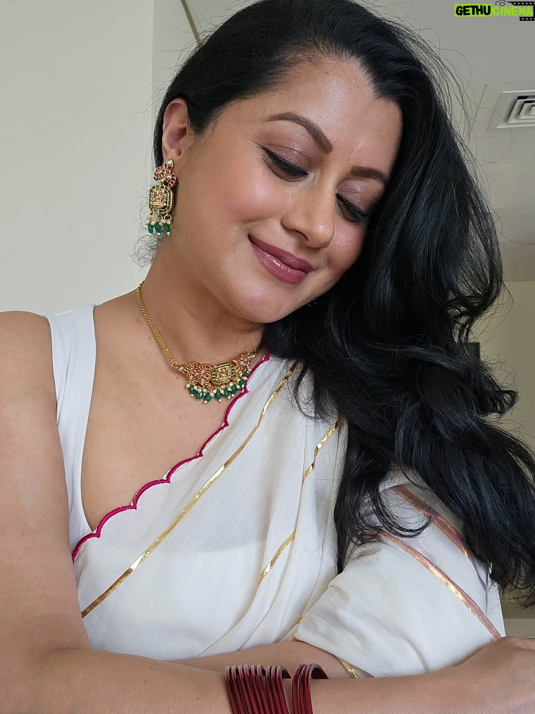 Reenu Mathews - 5.1K Likes - Saree - my daily dose of Elegance ♥️
